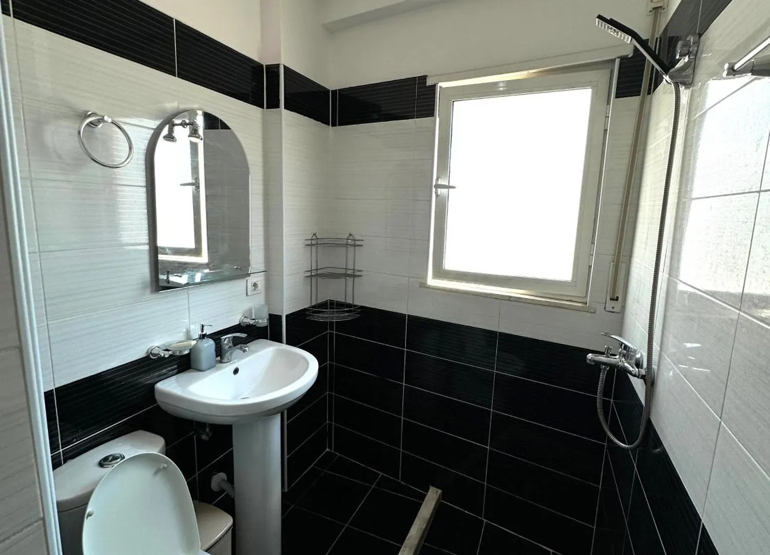The Cozy Nest - Fully Loaded Apt Τίρανα